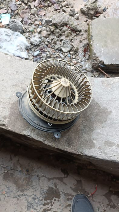 Продам Мерседес 190 запчасти