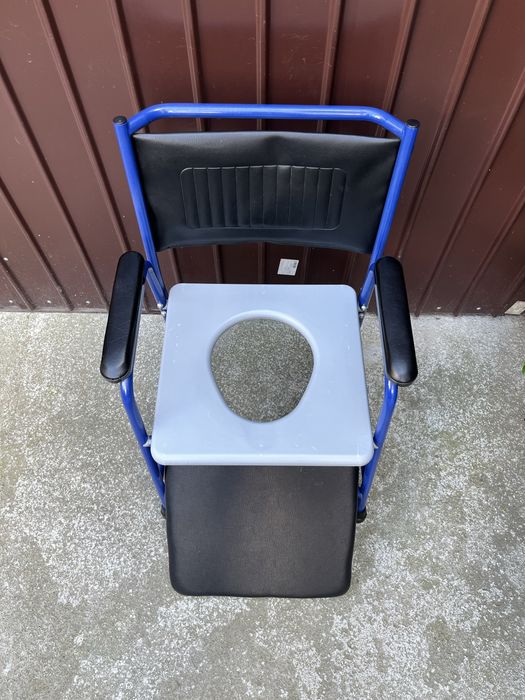 Vând Scaun Medical Modelul cu Vas de Toaletă/WC