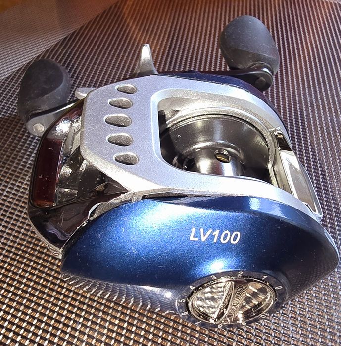 Mulinetă Baitcasting 10+1 Rulmenți cu bile LV100 - mana dreapta