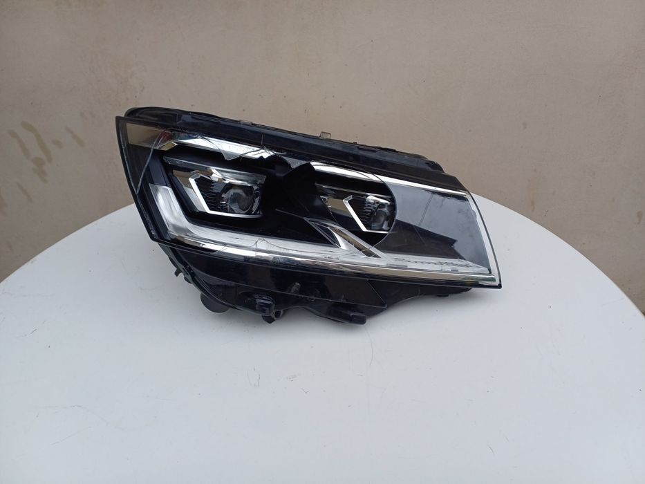 Десен фар за Vw Multivan T6