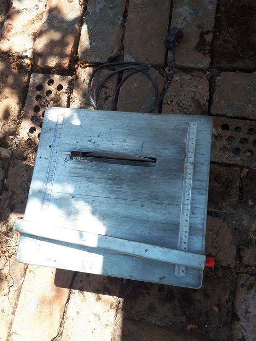 Продавам електрическа машина за теракот.