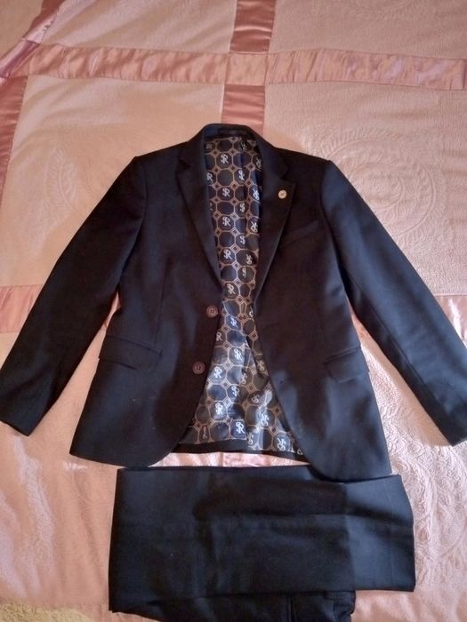 Продам костюм школьный