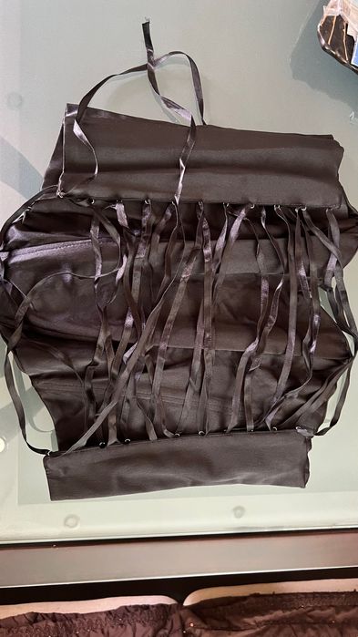 Продавам бюстие от сатен