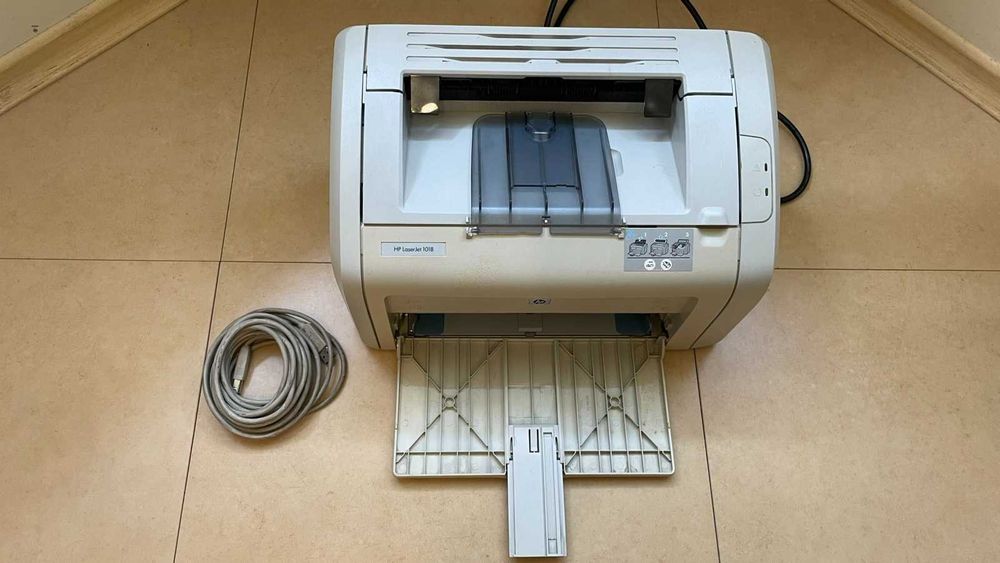 HP Laser Jet 1018 - Принтер