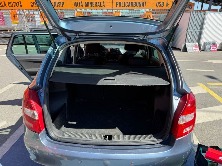 Vând SKODA FABIA COMBI 2011,  MOTOR 1.2 BENZINĂ  Al doilea proprietar celălalt din Germania adusă în România in 2021 ITP VALABIL DECEMBRIE