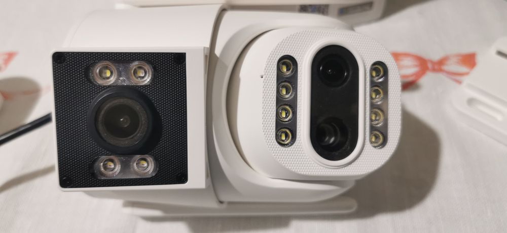 Камера за видеонаблюдение двойна PTZ WIFI камера 5+5MP