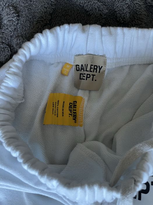Продавам дълъг панталон Gallery Dept