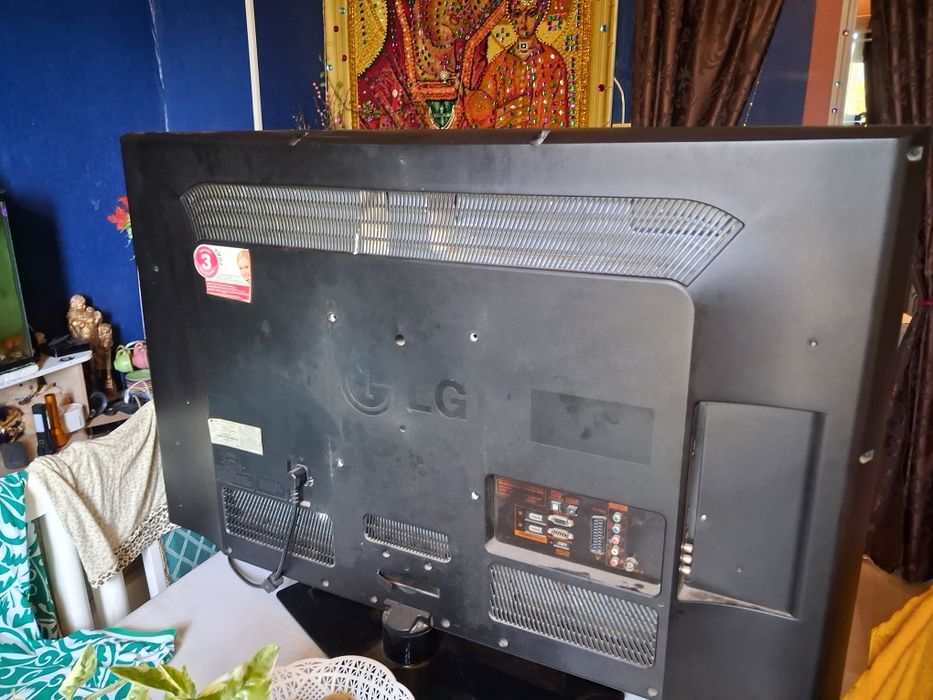 Продам отличныи телевизор элжы