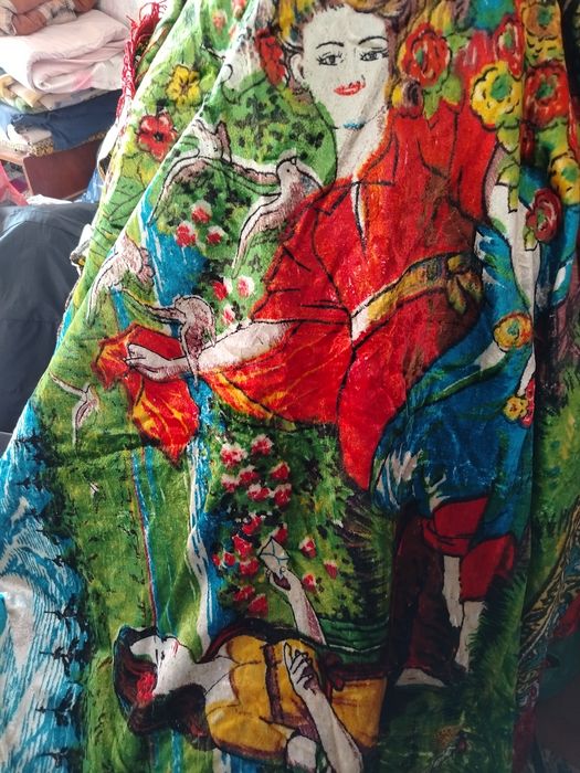 Полотенца, покрывало  на стену, пастельное