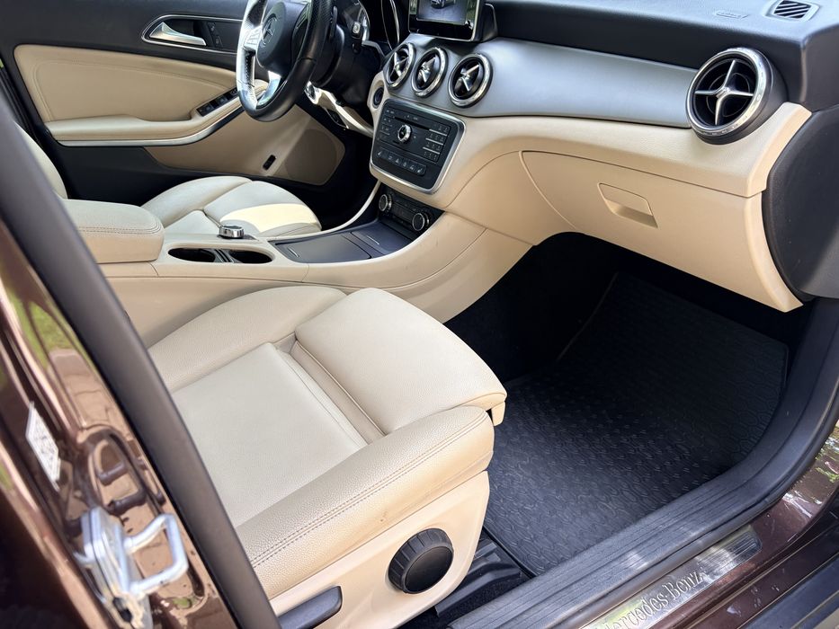 Mercedes GLA  180 benzina