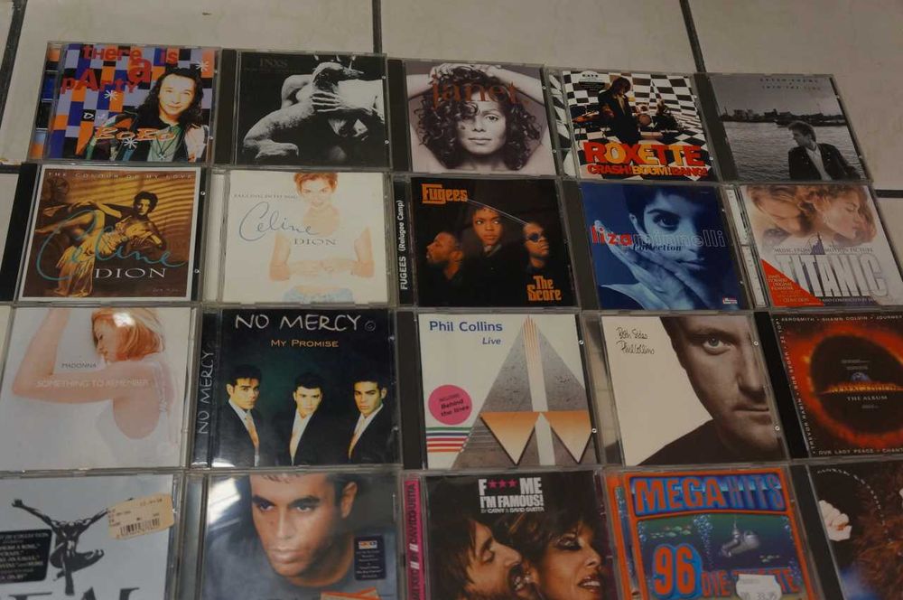 Оригинални използвани компакт дискове