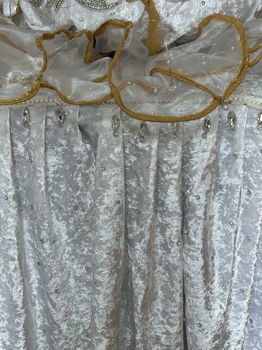 Тақ-гүл-трон сатамын