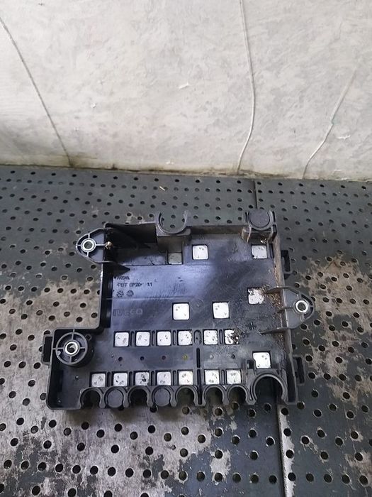Panou sigurante borna baterie plus iveco daily 6