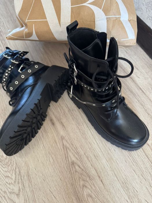 Продам новые демисезонные ботинки на девочку