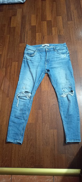 Blugi Bershka mărimea 46