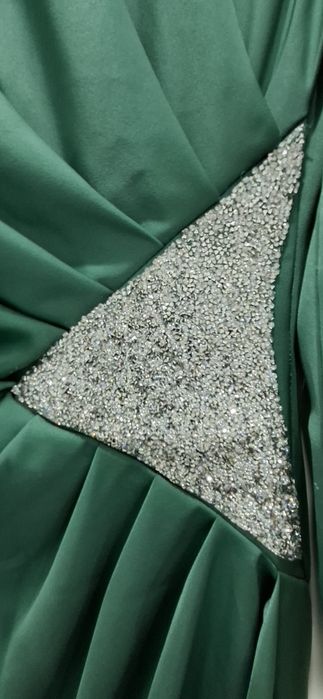 Вечернее платье с драпировкой на поясе