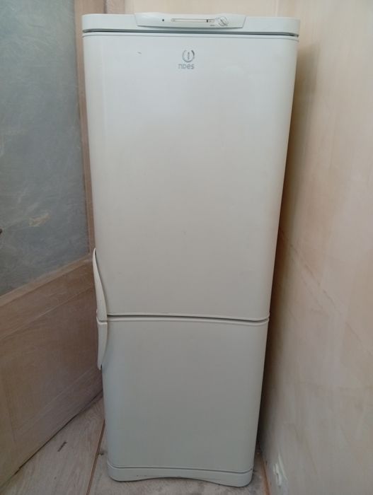 Холодильник Indesit б/у