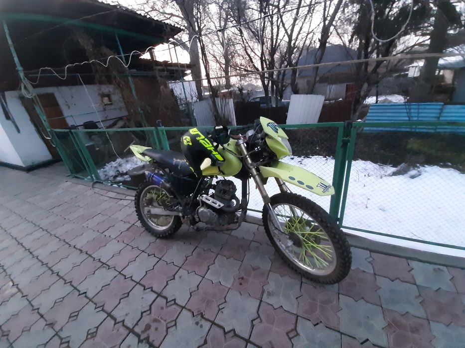 Мотоцикл эндуро.