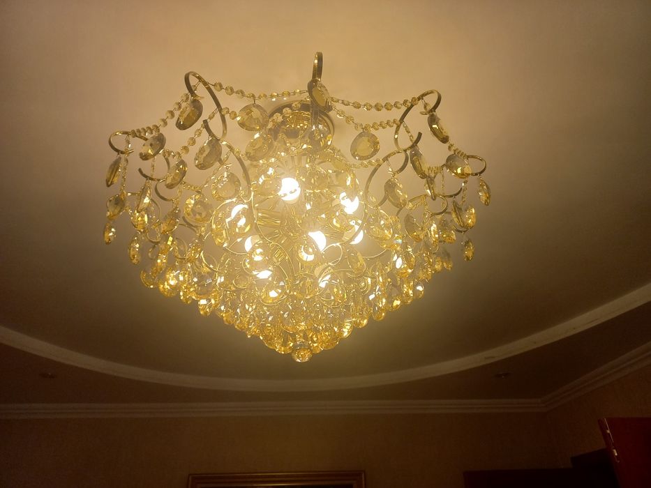 Люстра в хорошем состоянии