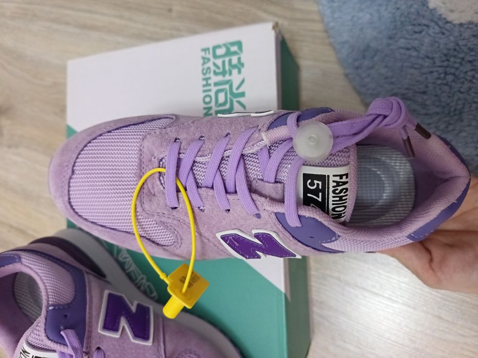 Новые кроссовки размер 34