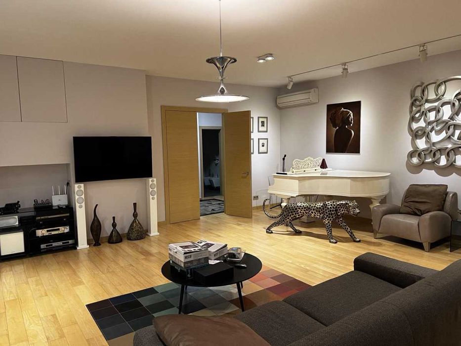 Дава се под наем Тристаен апартамент в София, Център - 90 кв.м за 586.5 € - Снимка #1