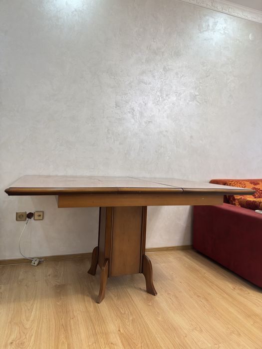 Раскладной стол со стульями