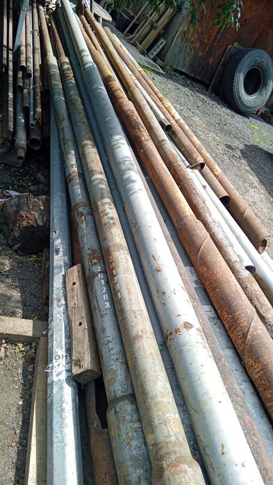 Метални стълбове