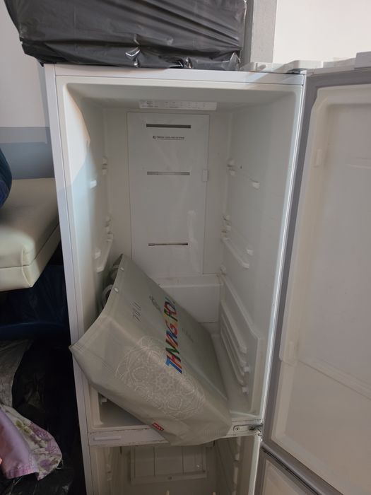 Продам Холодильник Midea