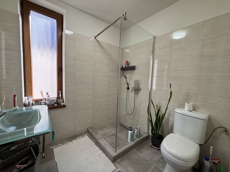 Jumatate de duplex modern, proaspat renovat, 150 mp, 4 dormitoare