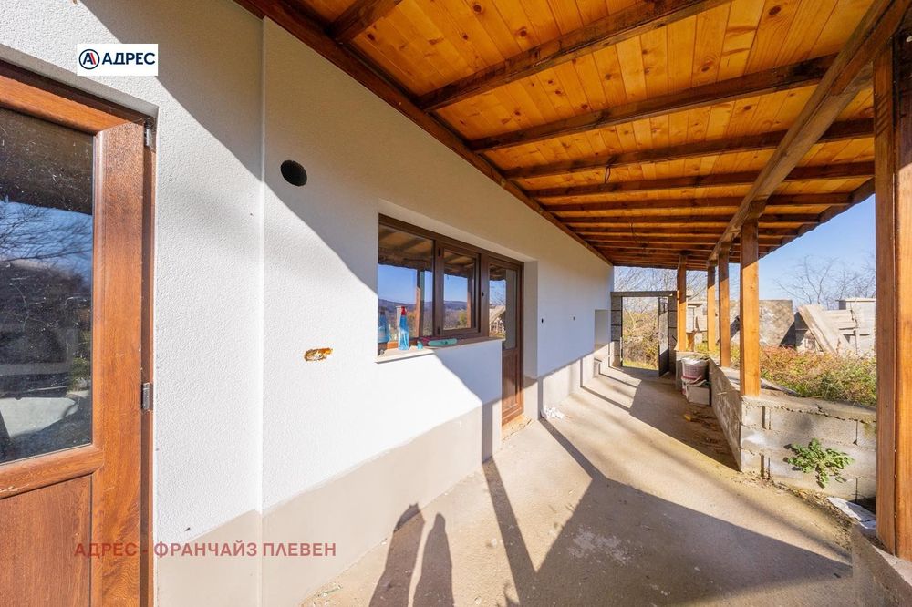 Къща в Плевен, област-с.Комарево площ 165 цена 120000