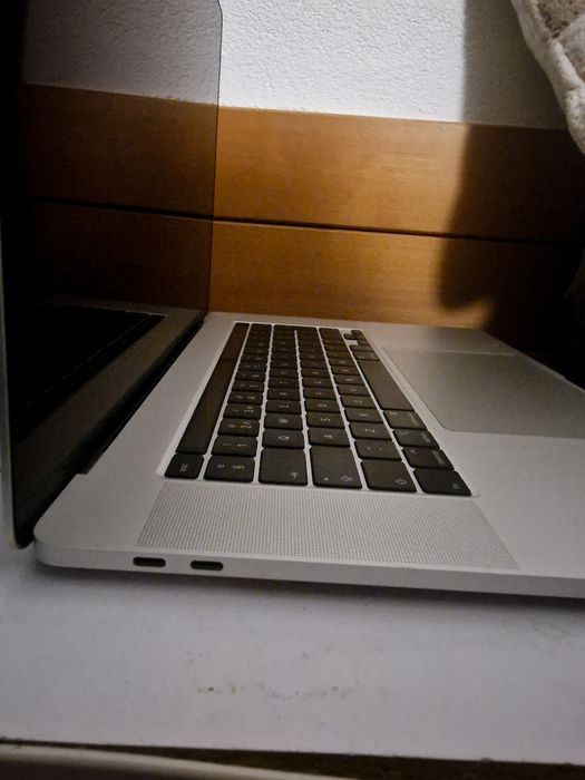 MacBook Pro 16 2019

16-инчов, 2019
