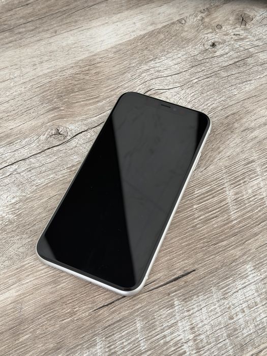 iPhone 11 64 в  хорошем состоянии