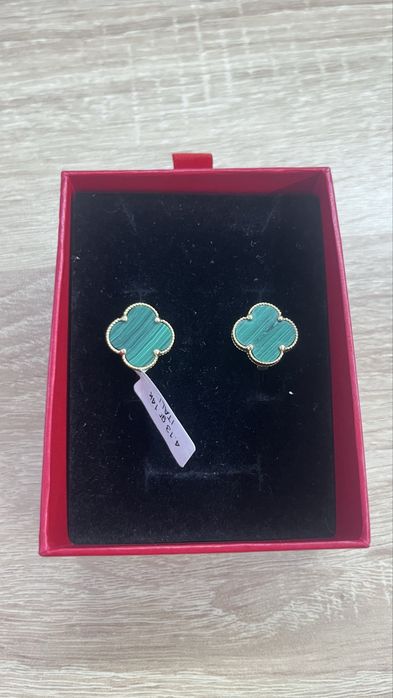 Продам золотые серьги новые
