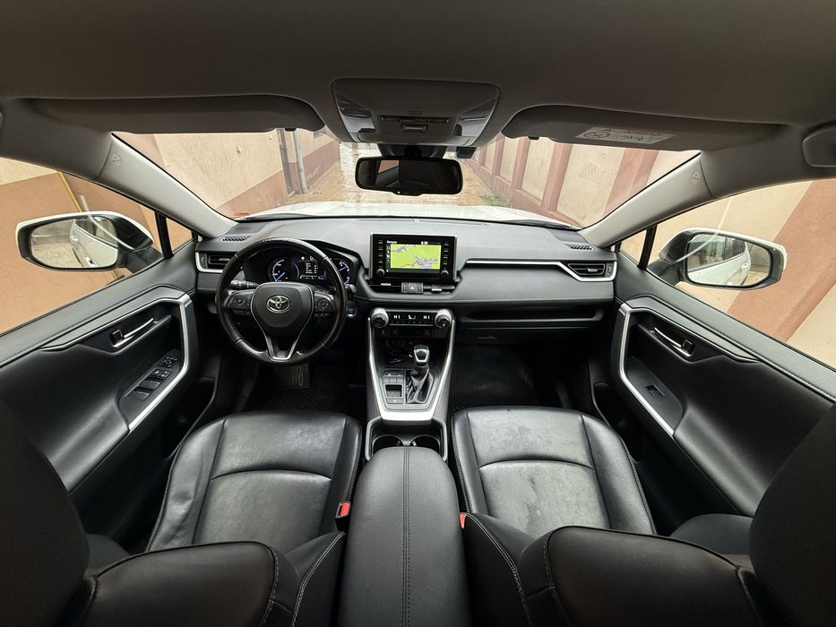 Toyota RAV4 HYBRID  Alb PERLAT 147.000km Model 2020 + Roti aliaj