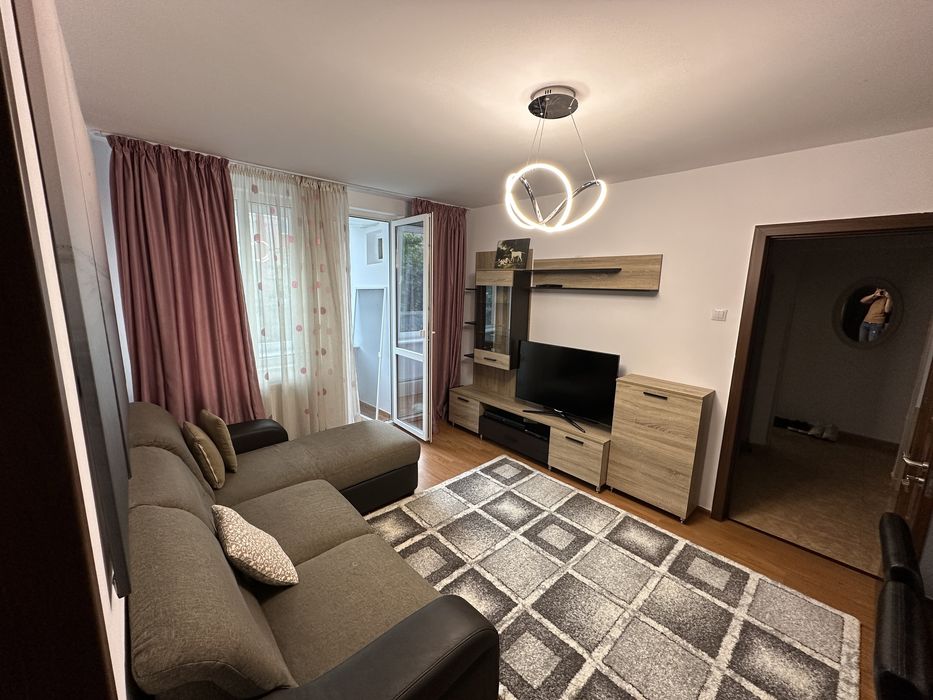 Proprietar inchiriez apartament 3 camere mobilat-utilat complet