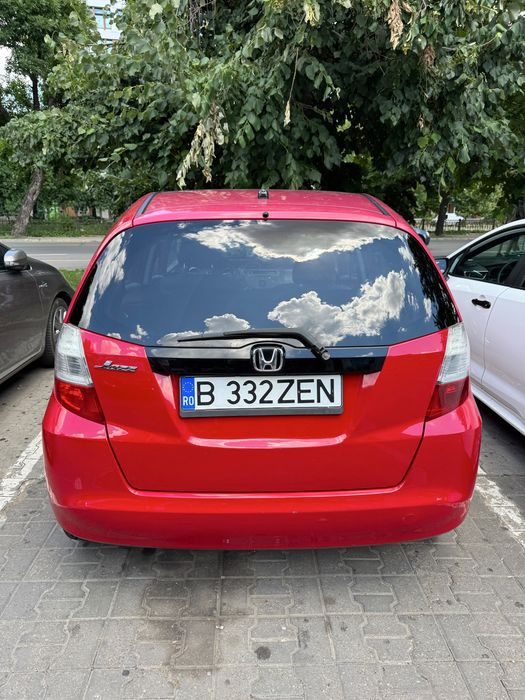 Honda Jazz 2009 | 1.3 Benzină | 73 CP | Pilot Automat | 235.000 km | Roșie