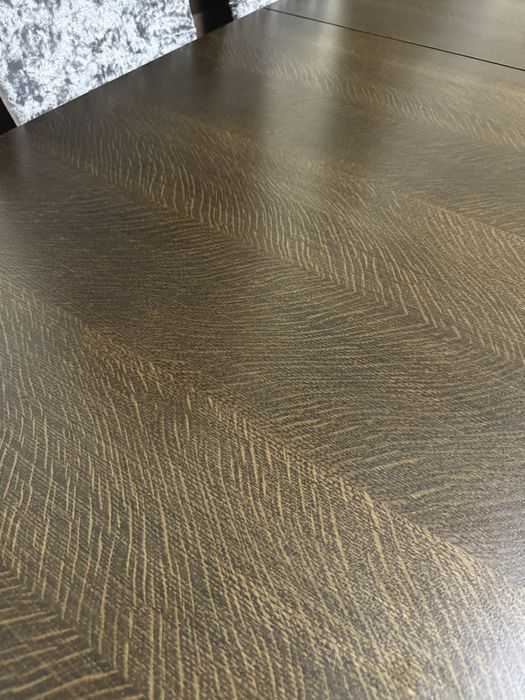 Продается гостинный стол со стульями