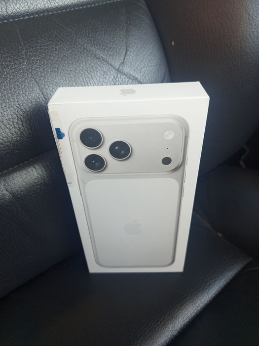 iPhone 17 pro max 256gb silver