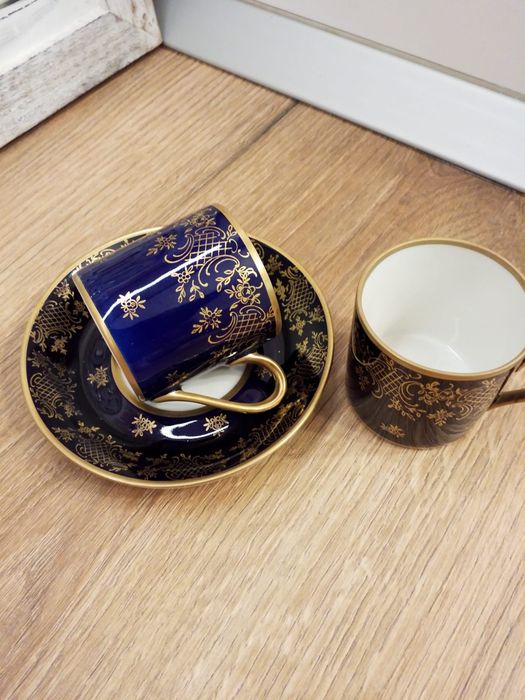 Set ceașcă și farfurie din porțelan și cobalt.