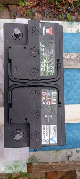 Продавам тягов акумулатор 12V 115AH