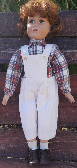 Порцеланова кукла момче