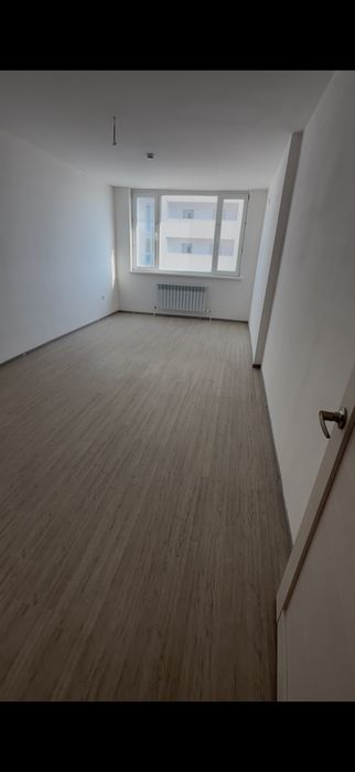 Ламинат, плинтус и в подарок падложка