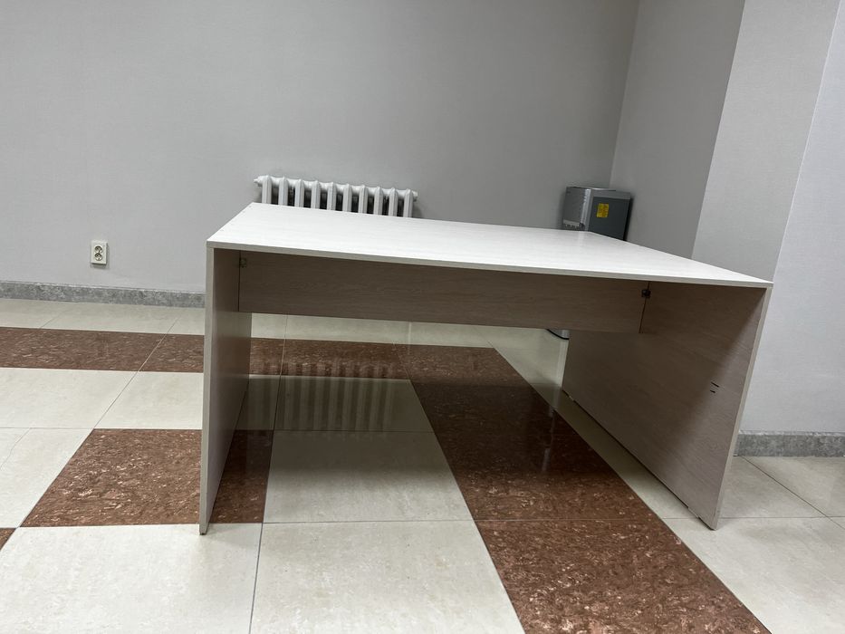 Стол 1.5см на 1.2см