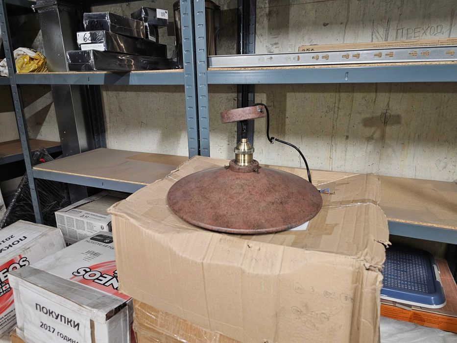 Висящо осветително тяло, индустриален стил.