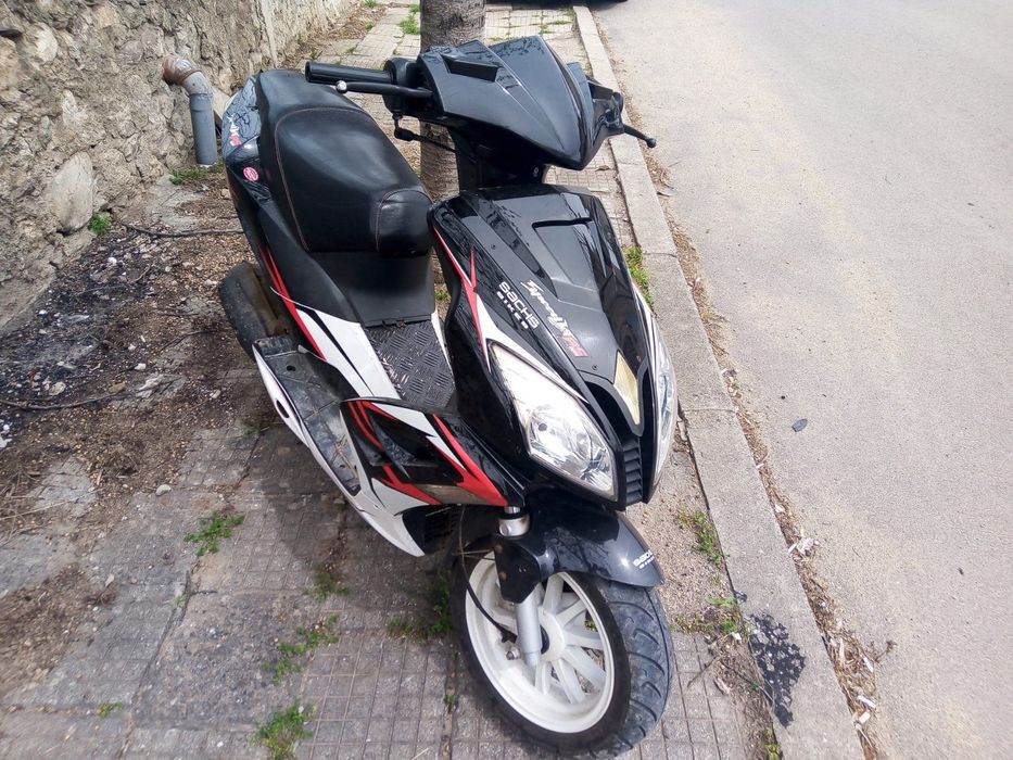 Продавам скутерр