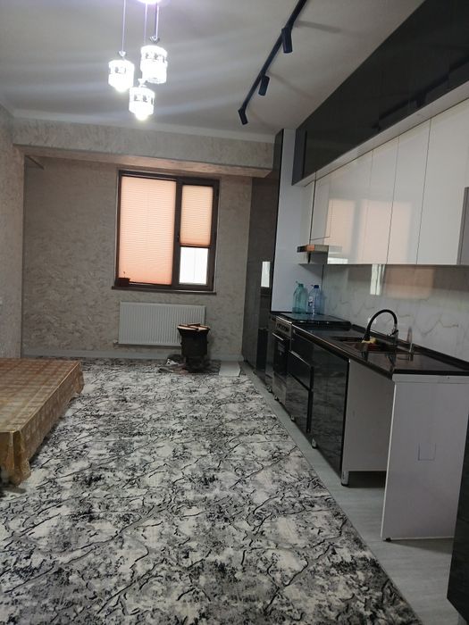 Продаётся 3 комнатная квартира в центре города Бухара