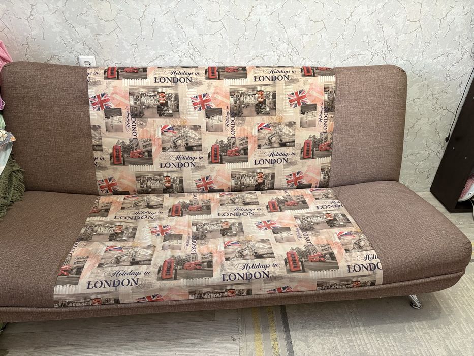 Продаётся диван, б/у, в хорошем состоянии.
