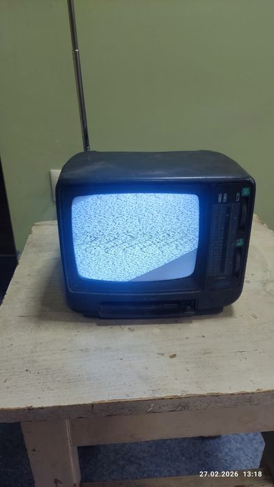 Телевизор  компактный.
