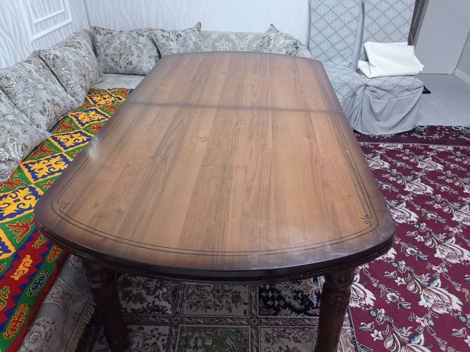 Продаётся стол для зала