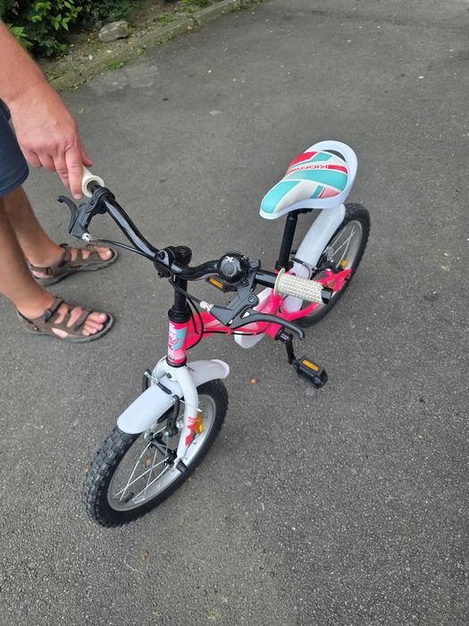 Bicicleta fete pentru 4-7 ani